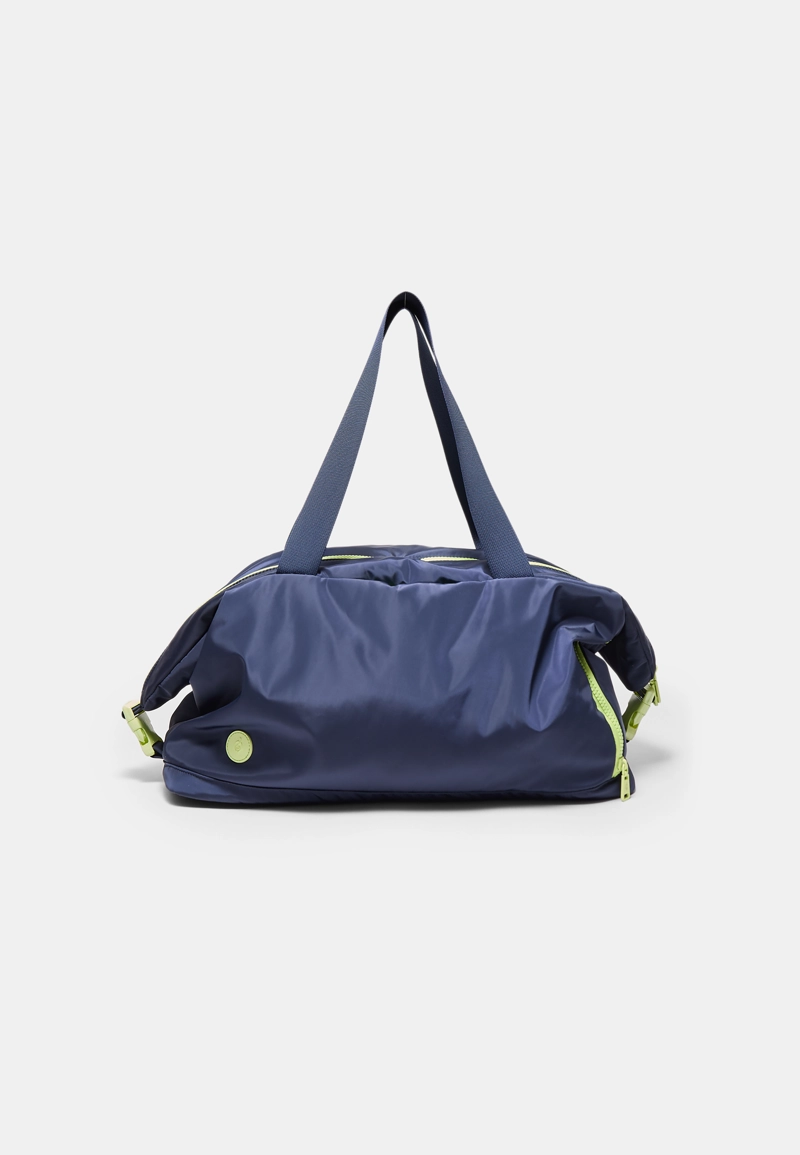 Сумка с контрастной отделкой