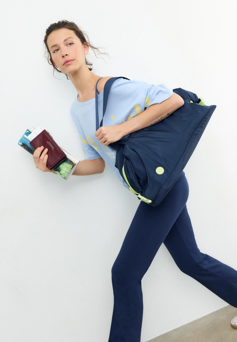 Сумка с контрастной отделкой