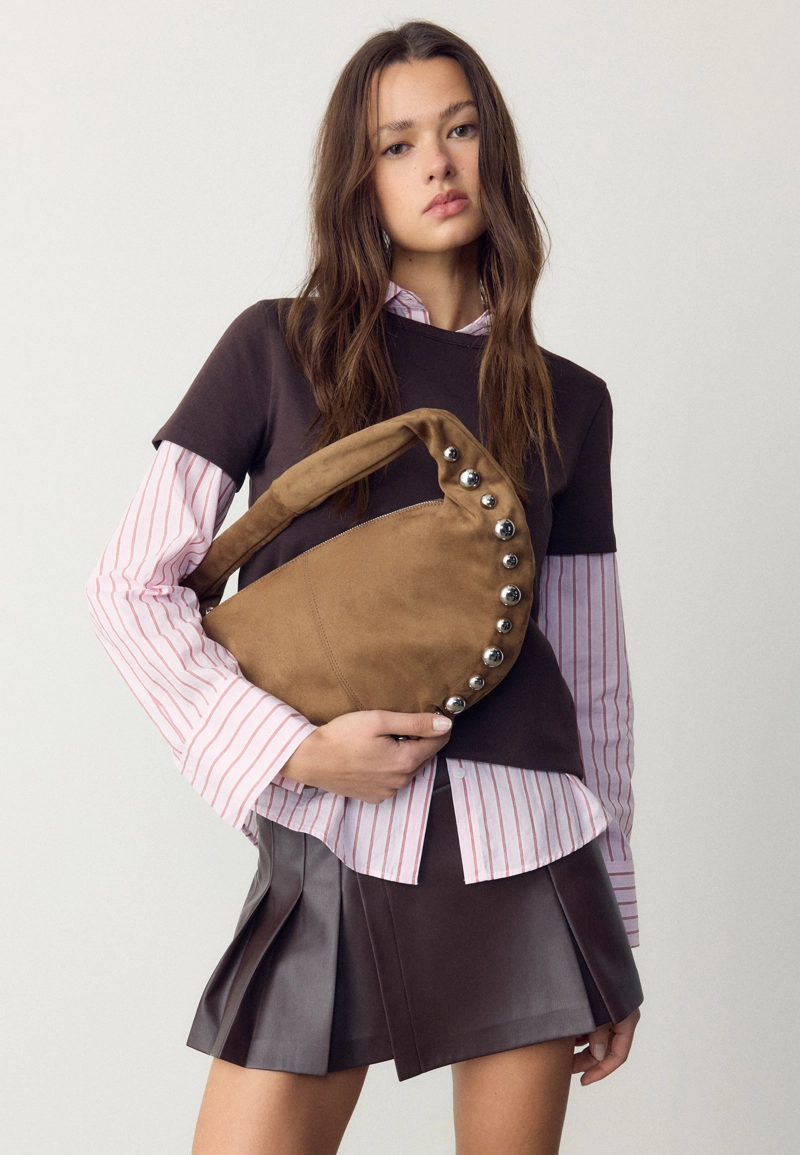 Сумка через плечо с заклепками из искусственной замши