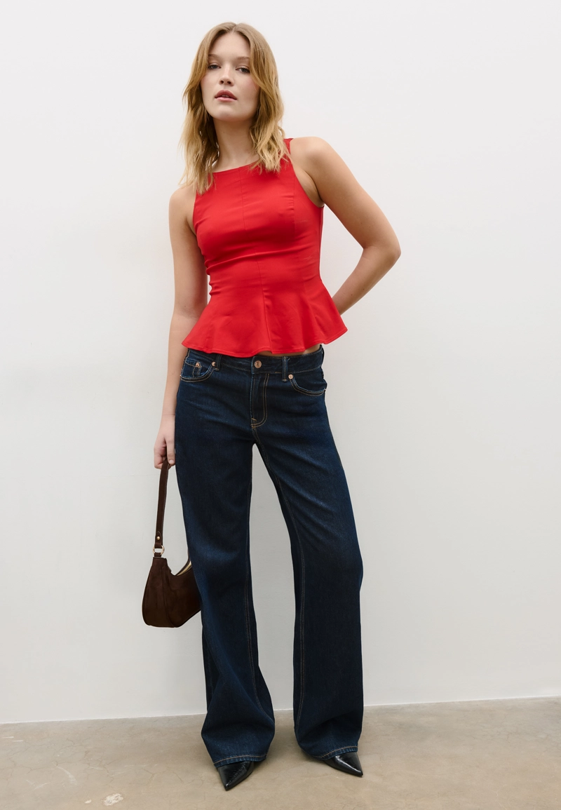 Топ без рукавов с баской