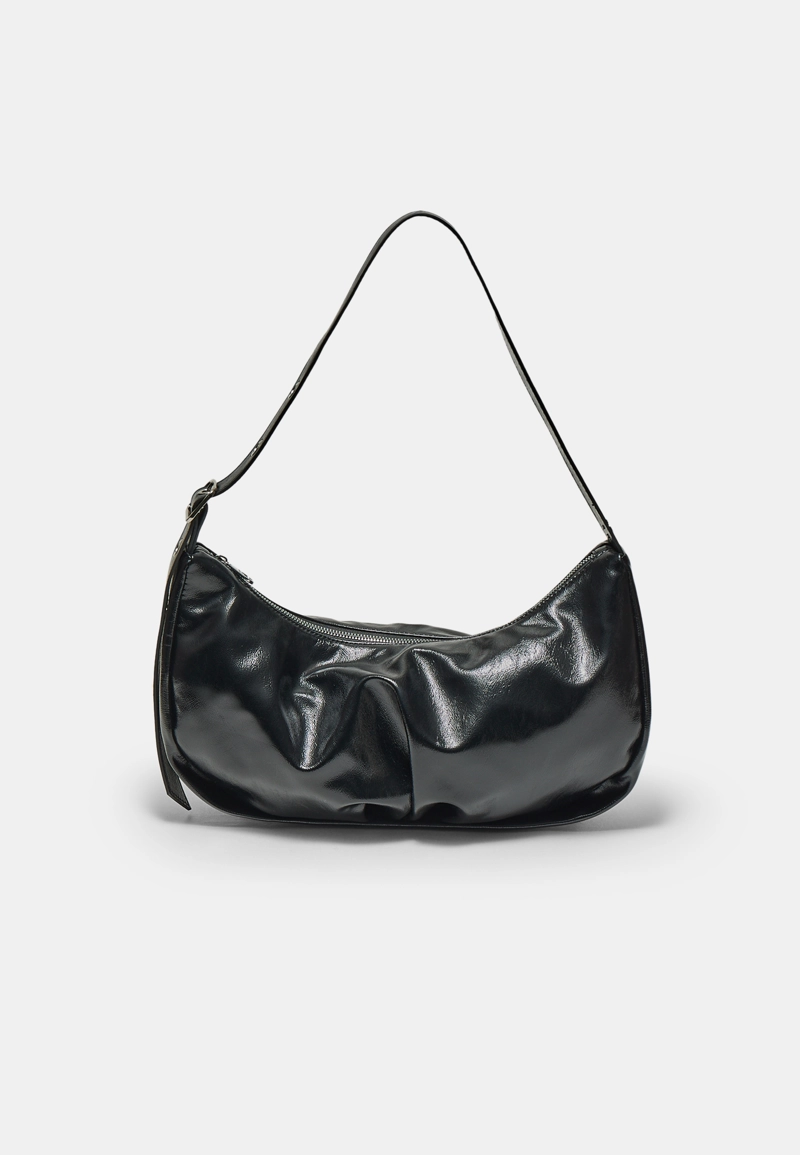 Блестящая сумка на плечо со складками