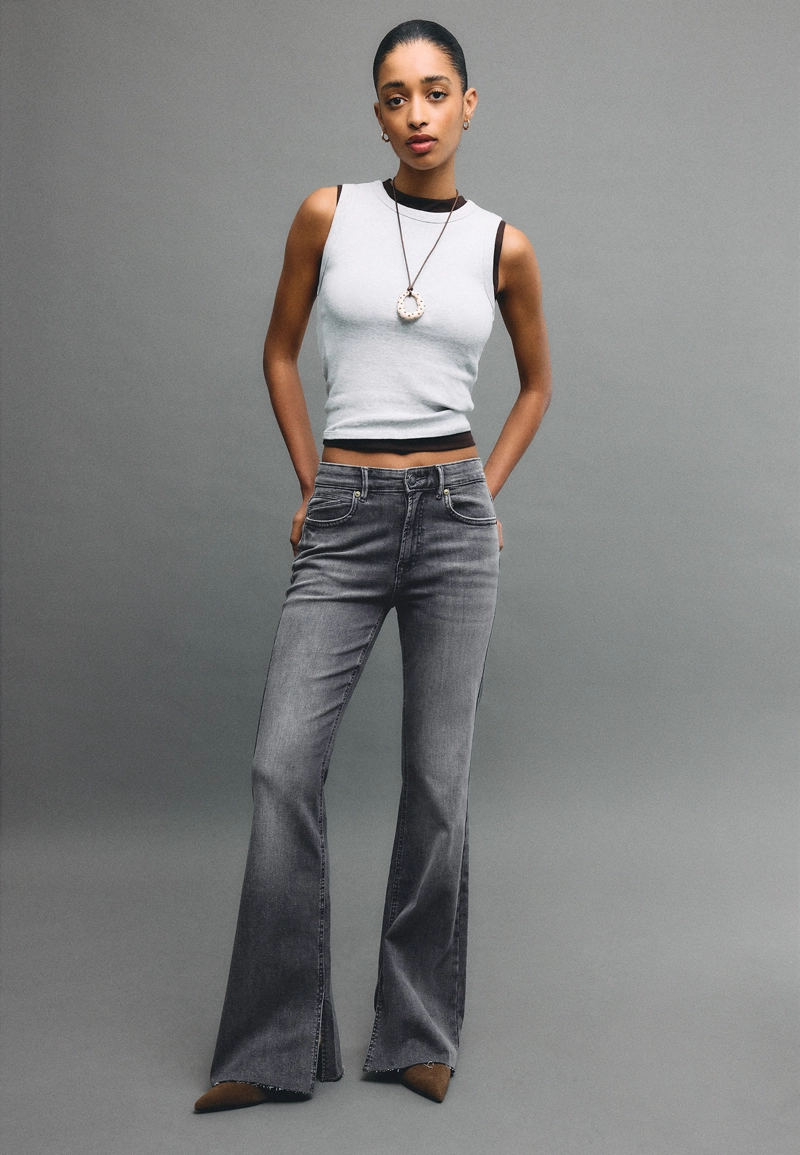 Джинсы клеш с разрезом D74