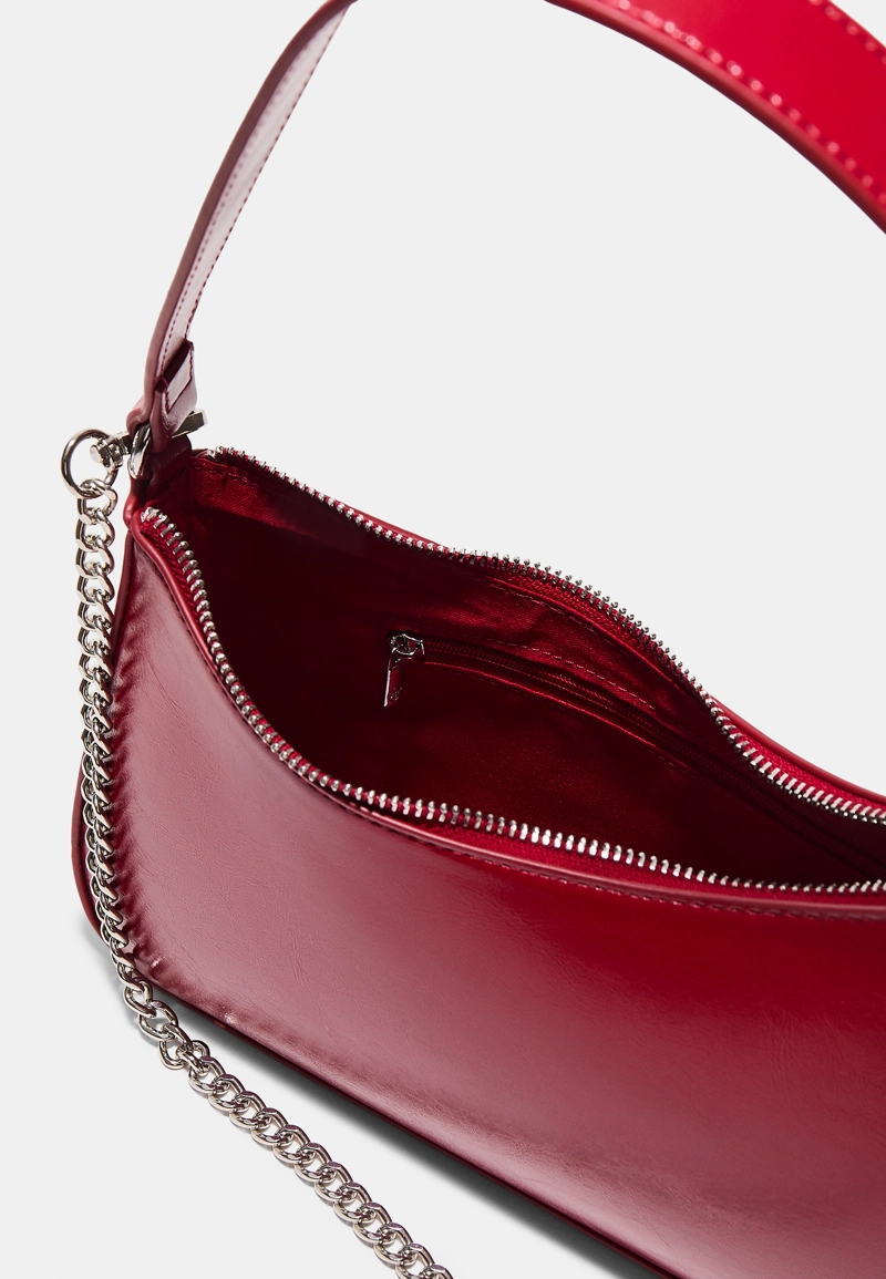Сумка на плечо с цепочкой