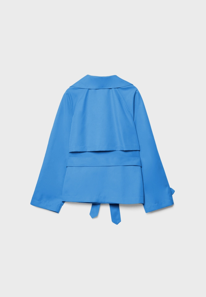 Короткий струящийся тренч с поясом