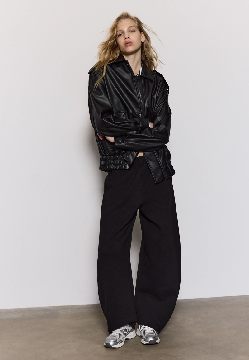 Объемная байкерская куртка из искусственной кожи