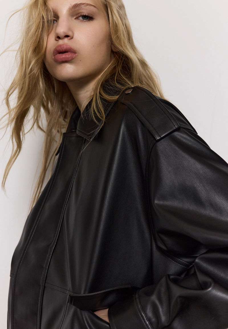 Объемная байкерская куртка из искусственной кожи
