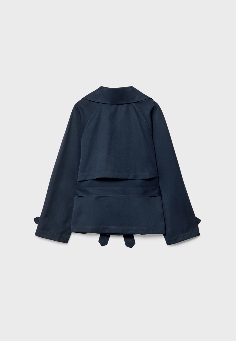 Короткий струящийся тренч с поясом