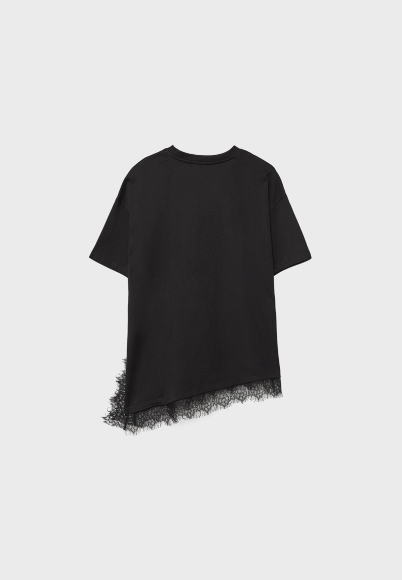 Футболка с короткими рукавами и кружевной отделкой по низу