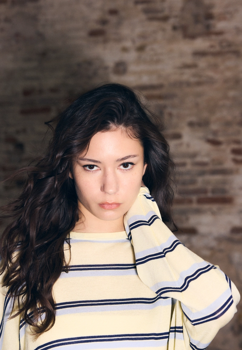 Тонкий трикотажный свитер в полоску