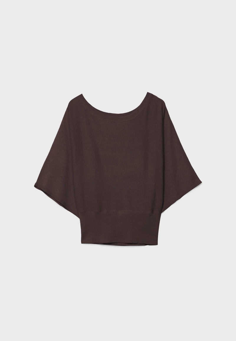 Вязаный свитер с широкими рукавами