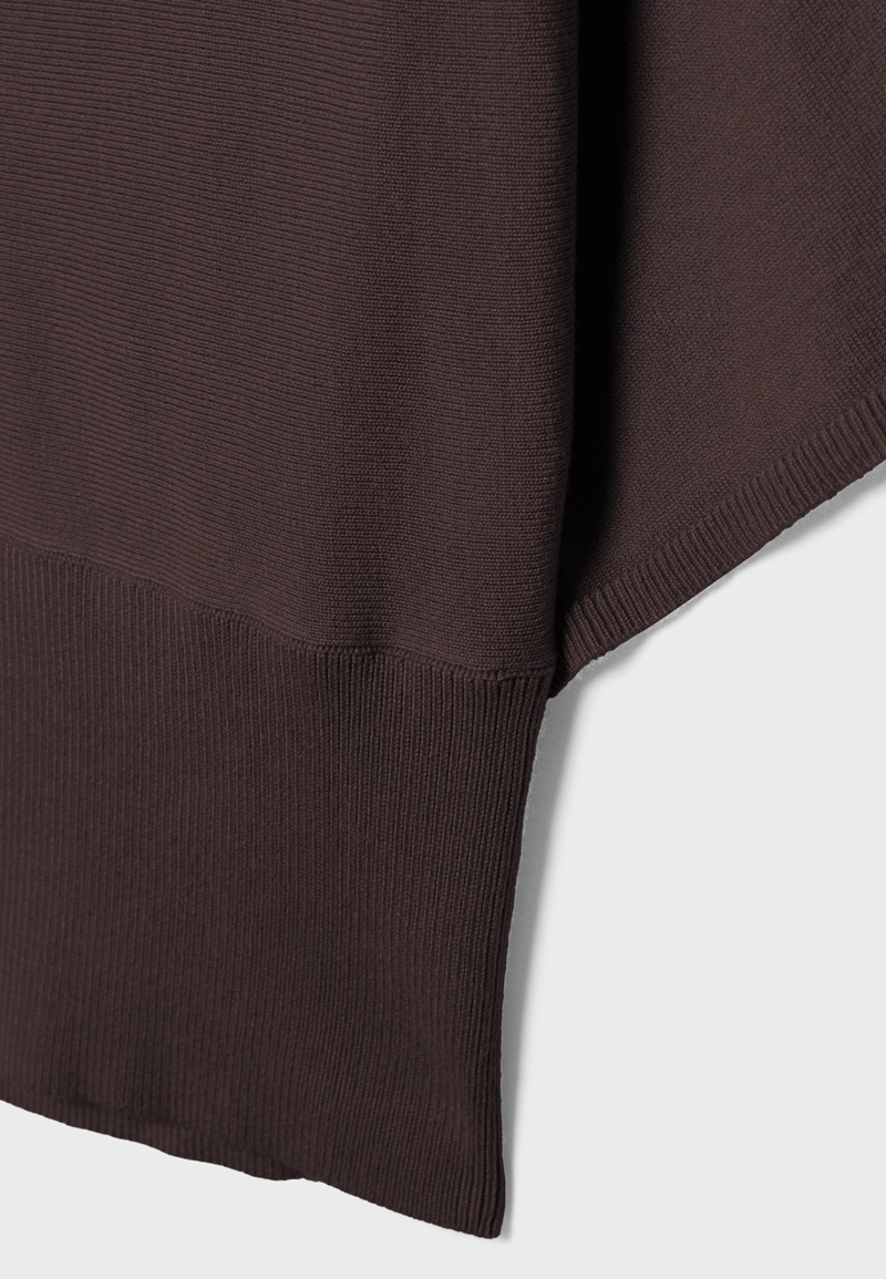 Вязаный свитер с широкими рукавами