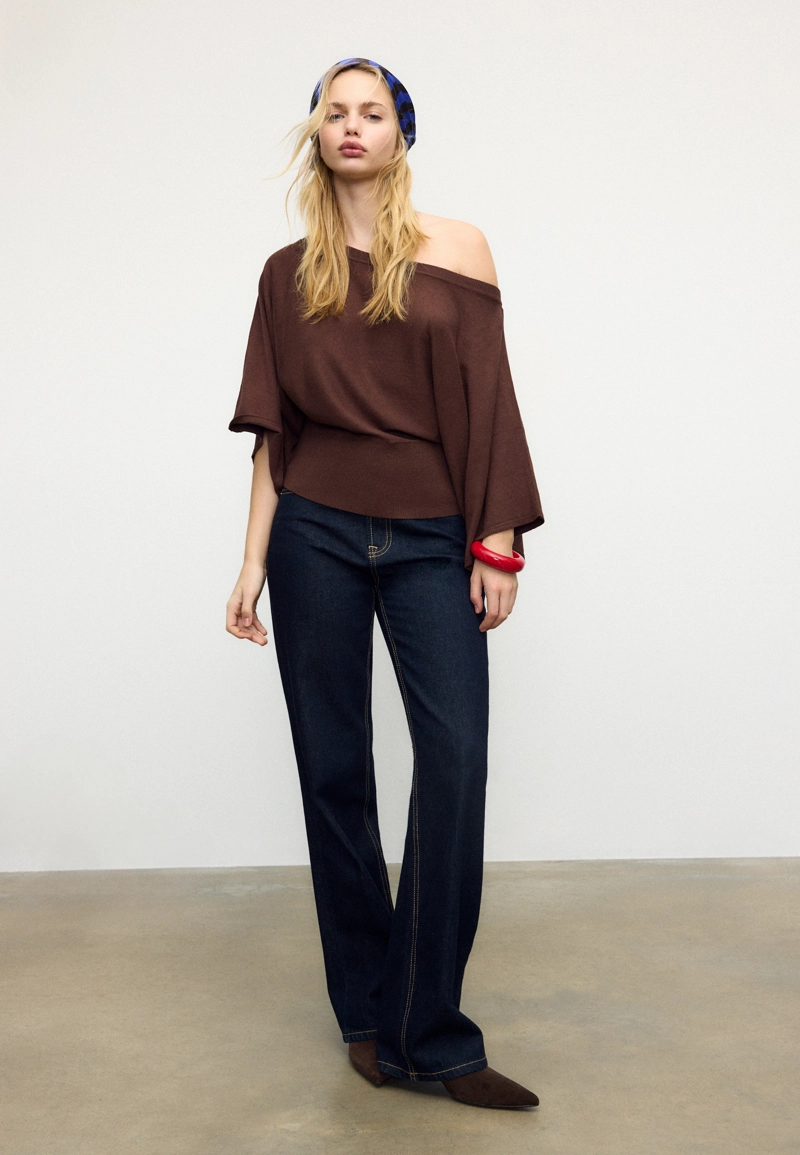 Вязаный свитер с широкими рукавами