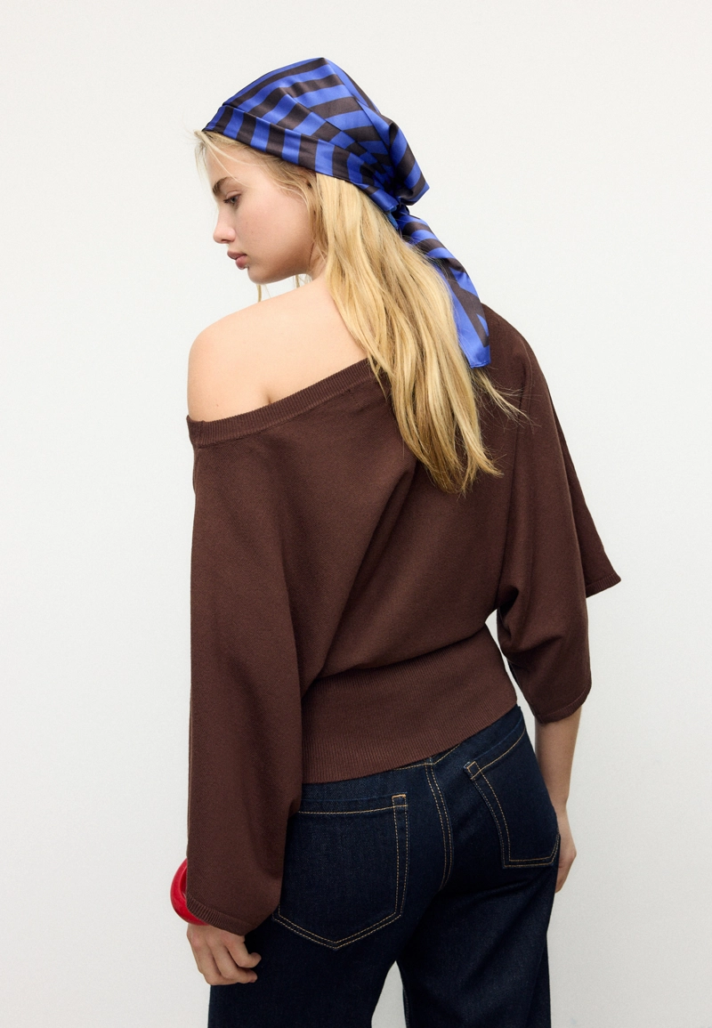 Вязаный свитер с широкими рукавами