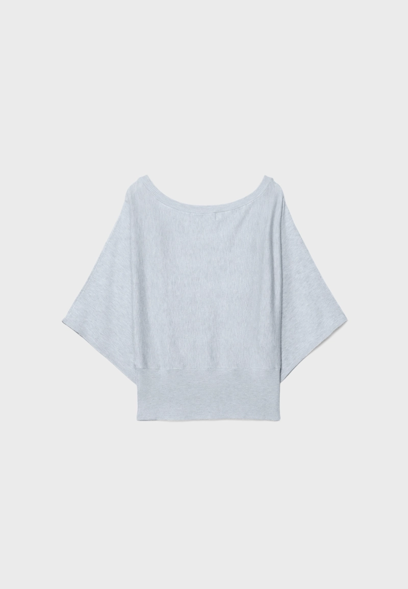 Вязаный свитер с широкими рукавами