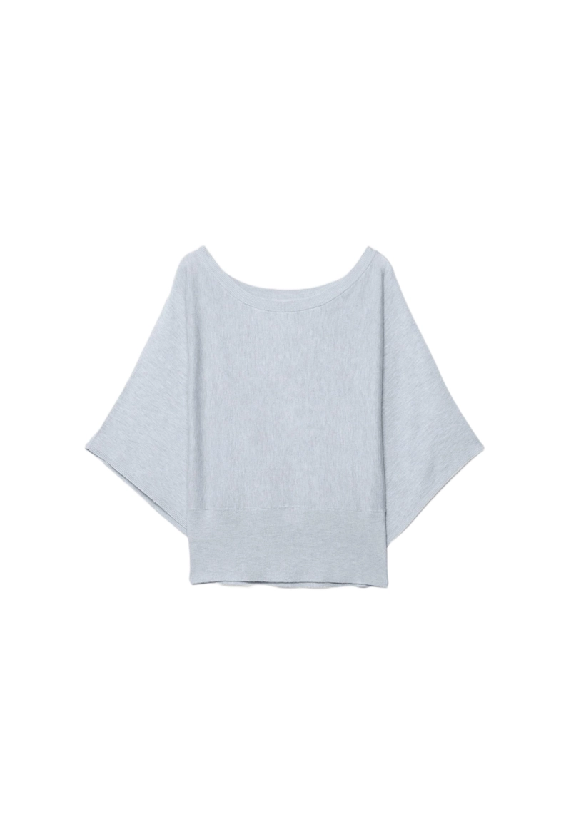 Вязаный свитер с широкими рукавами