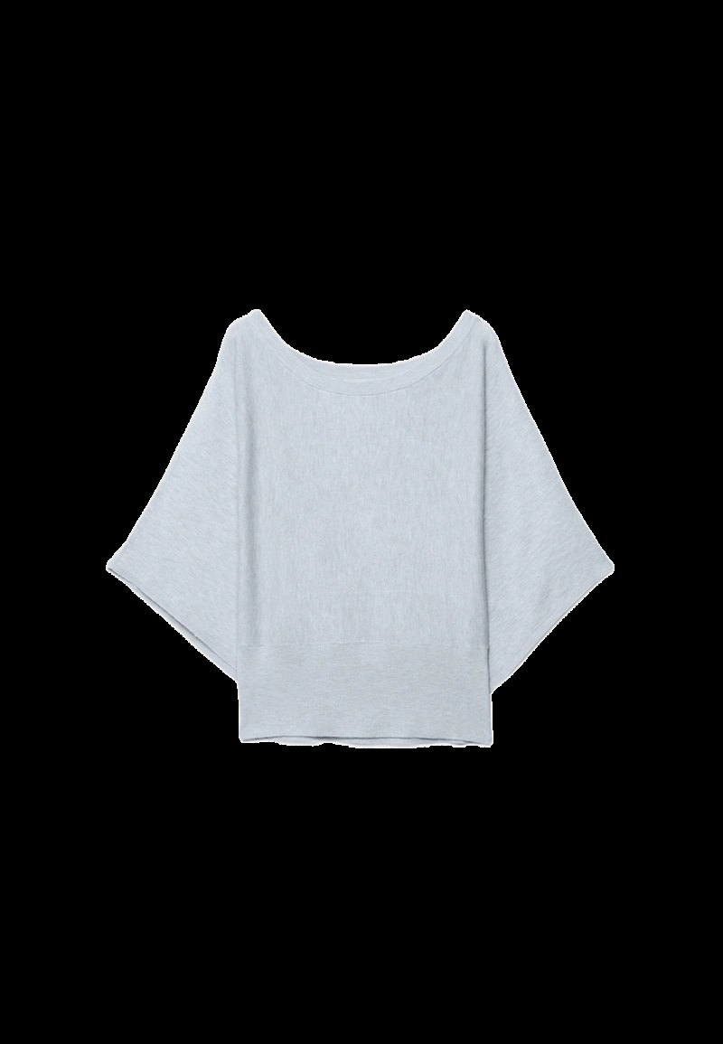 Вязаный свитер с широкими рукавами