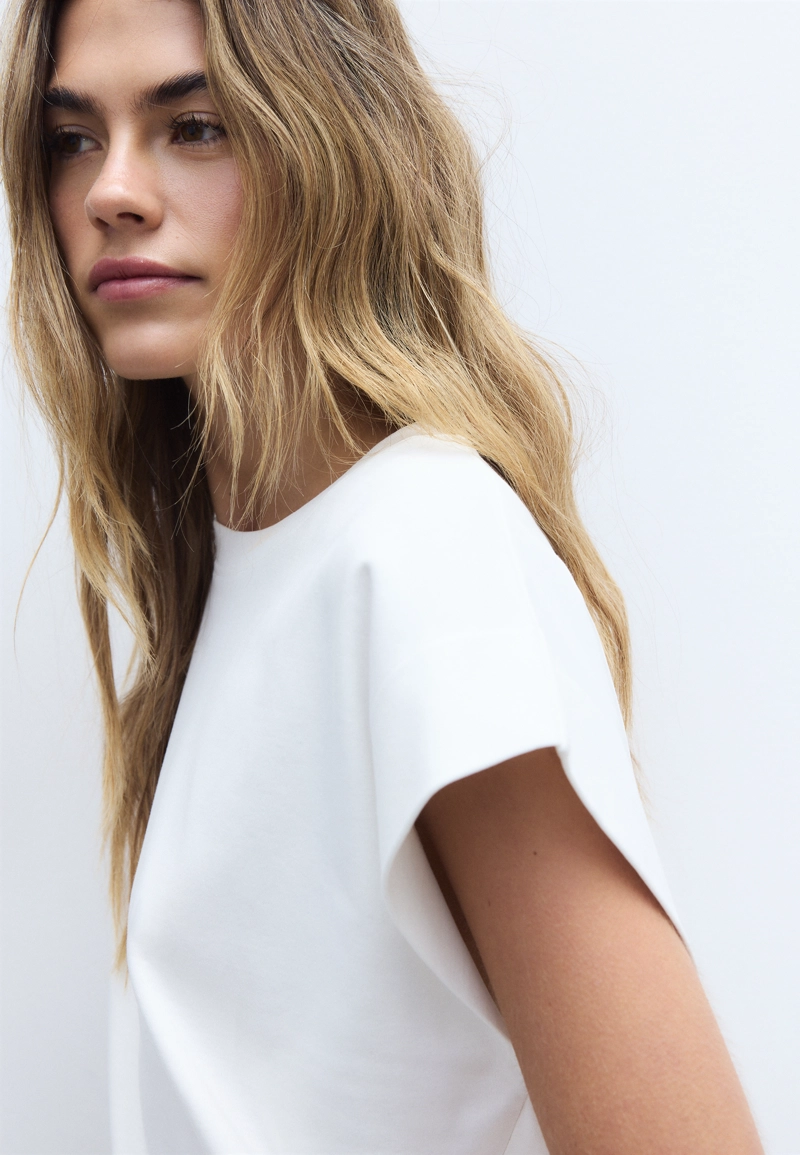 Базовая футболка со спущенным рукавом B06