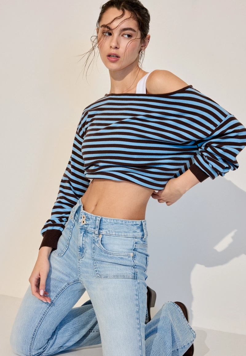 Джинсы с низкой посадкой и простроченными карманами