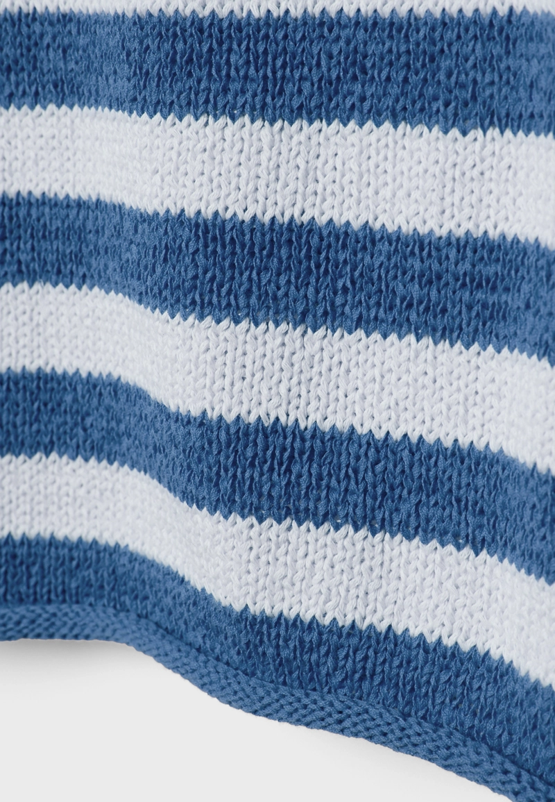 Трикотажный свитер с вырезом-лодочкой