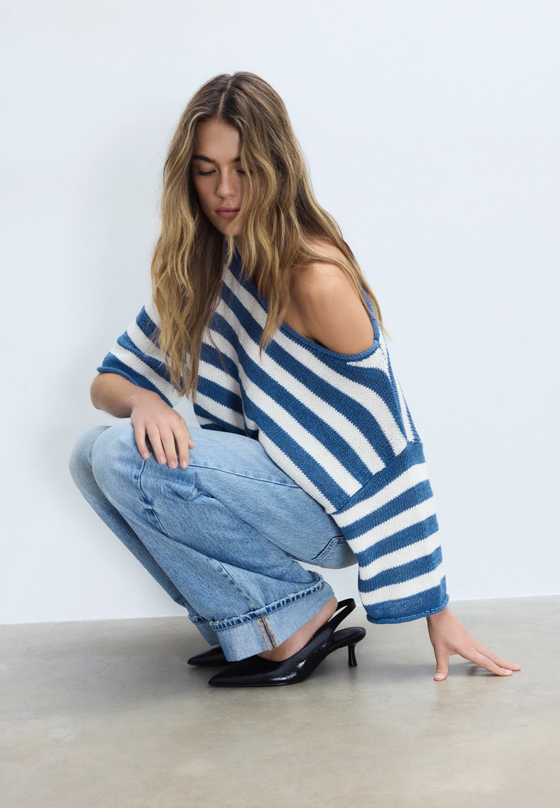 Трикотажный свитер с вырезом-лодочкой