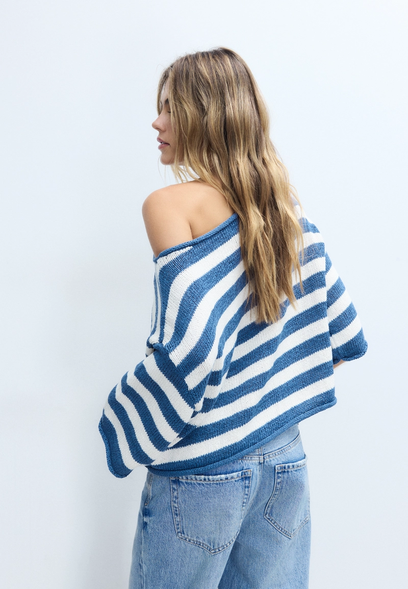 Трикотажный свитер с вырезом-лодочкой