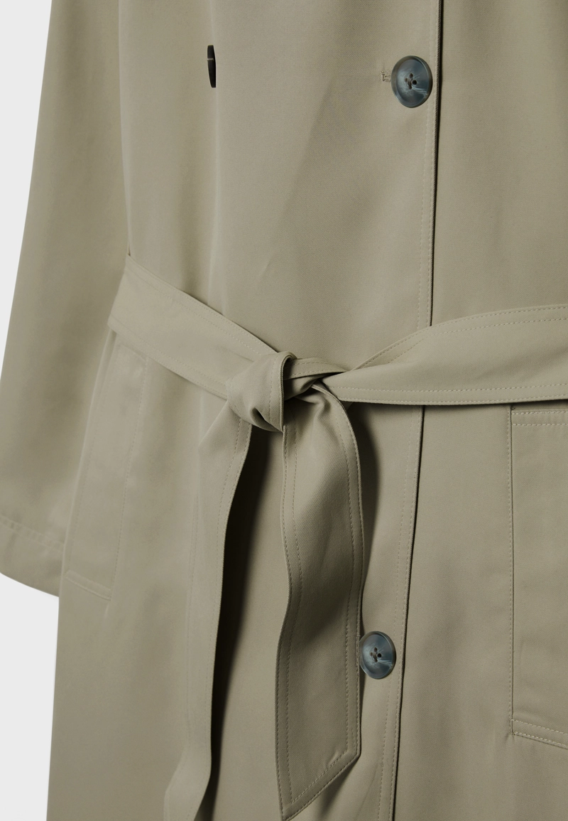 Длинный струящийся тренч