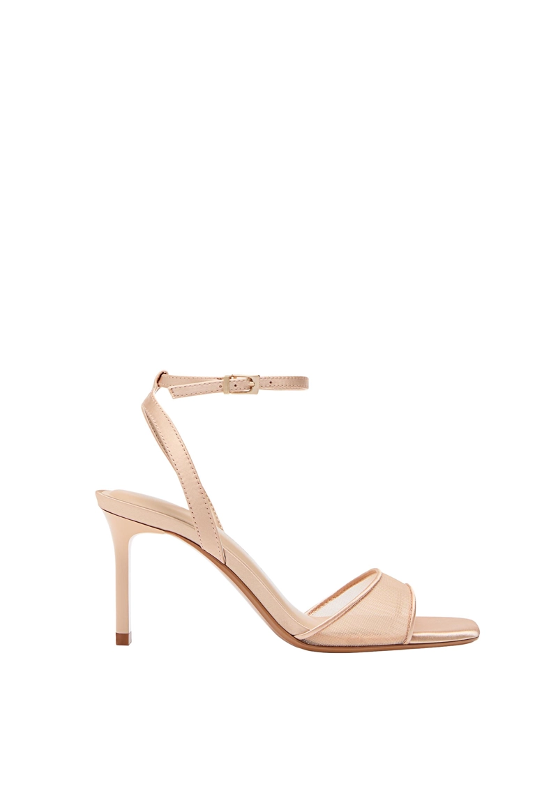 Босоножки на каблуке с атласным эффектом