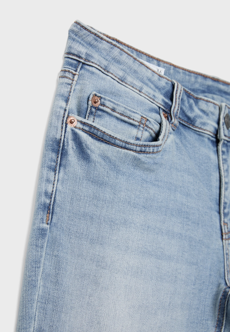 Джинсы D67 зауженные bootcut