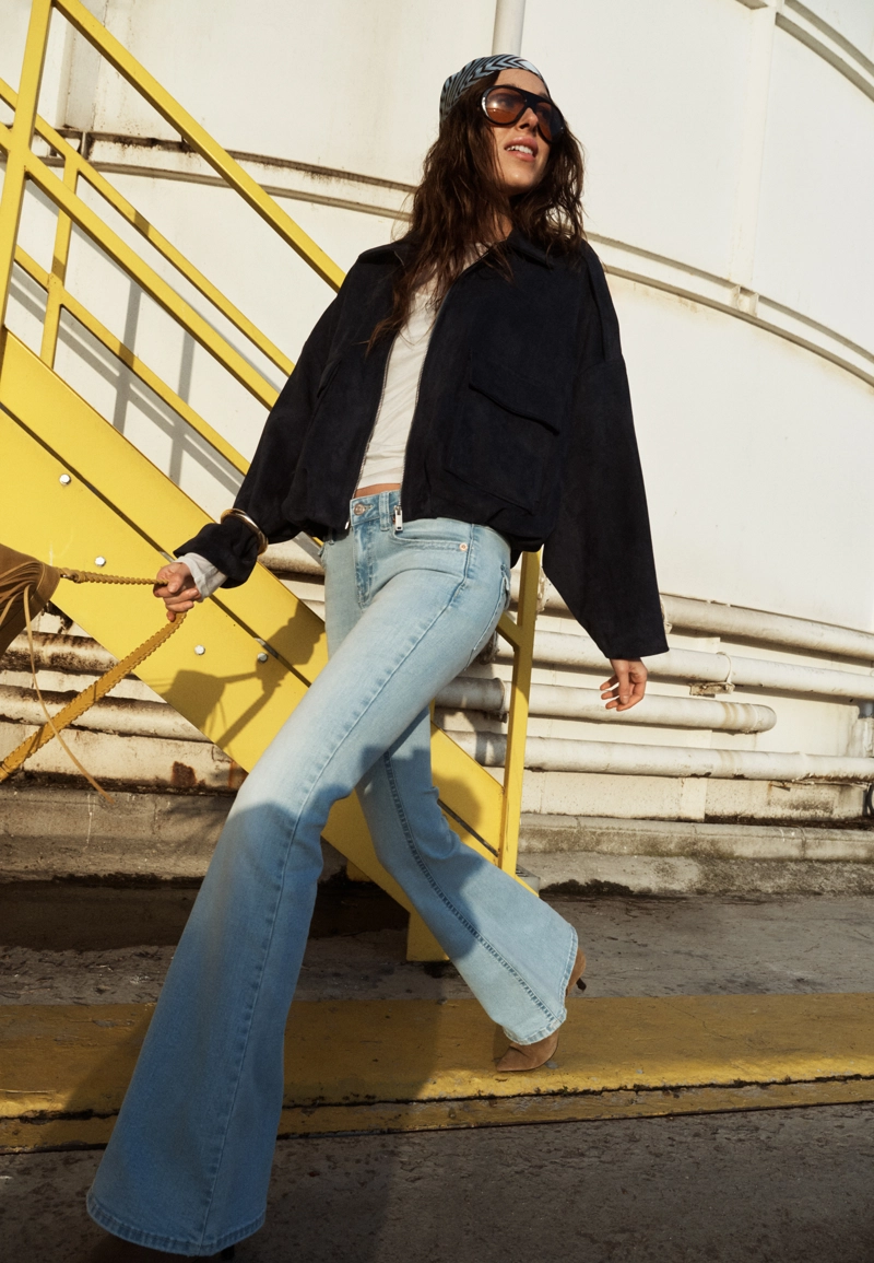 D04 Джинсы клеш с низкой посадкой