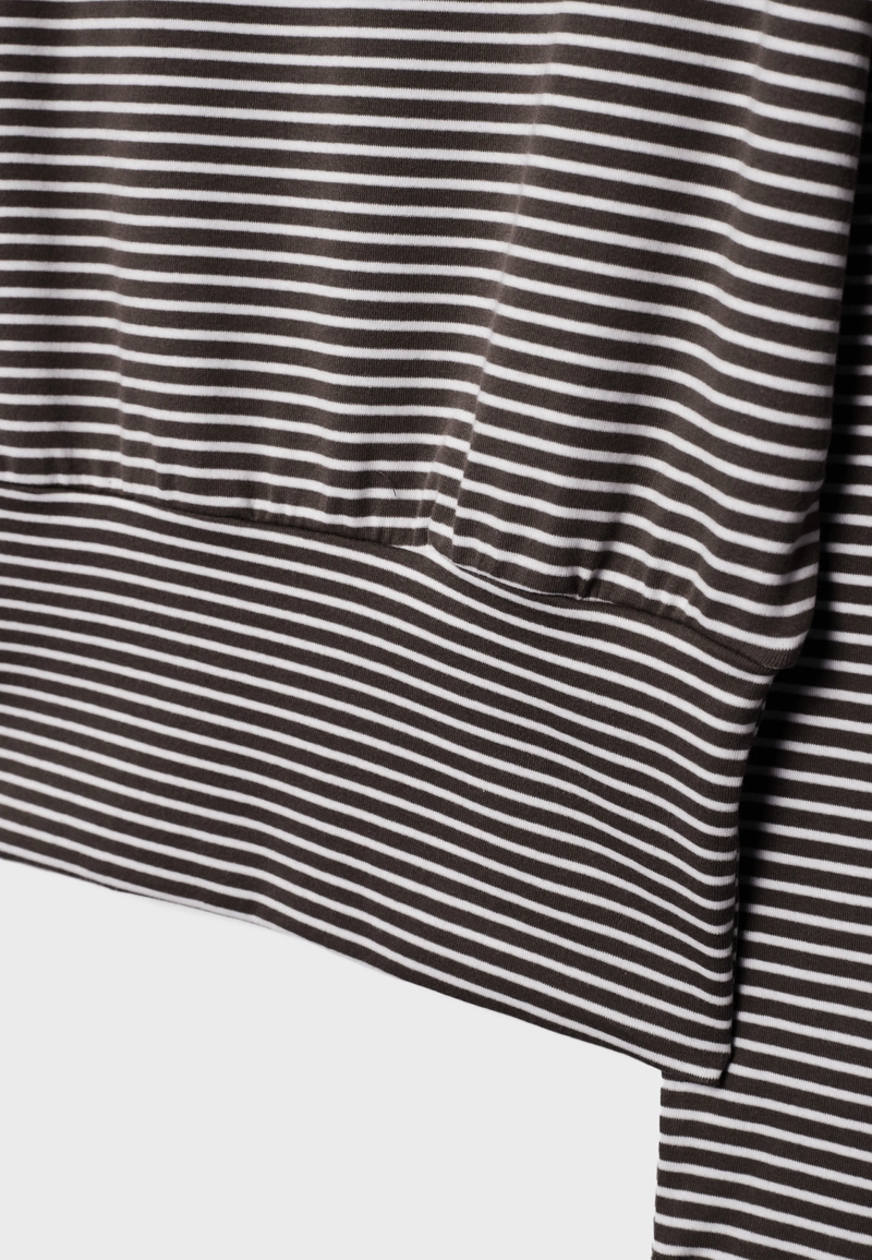 Лонгслив в полоску с вырезом-лодочкой и поясом