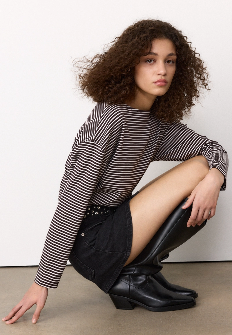 Лонгслив в полоску с вырезом-лодочкой и поясом