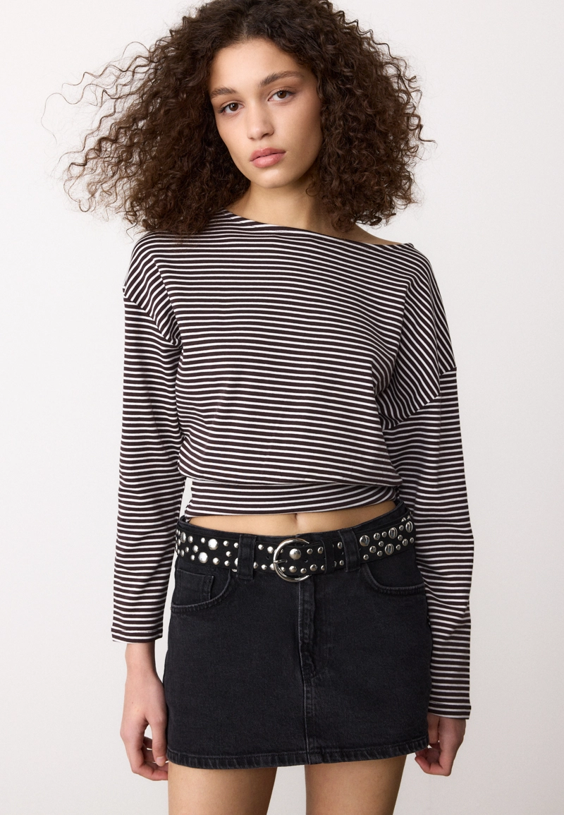 Лонгслив в полоску с вырезом-лодочкой и поясом