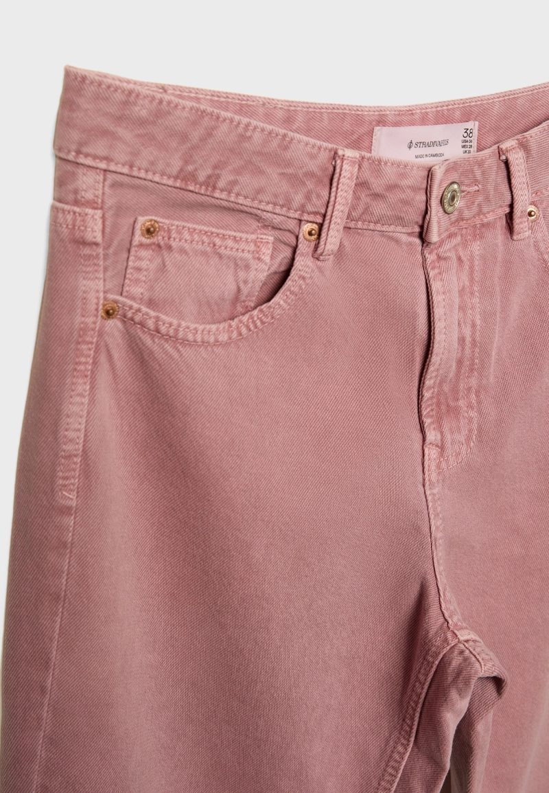 D92 Джинсы прямого широкого кроя