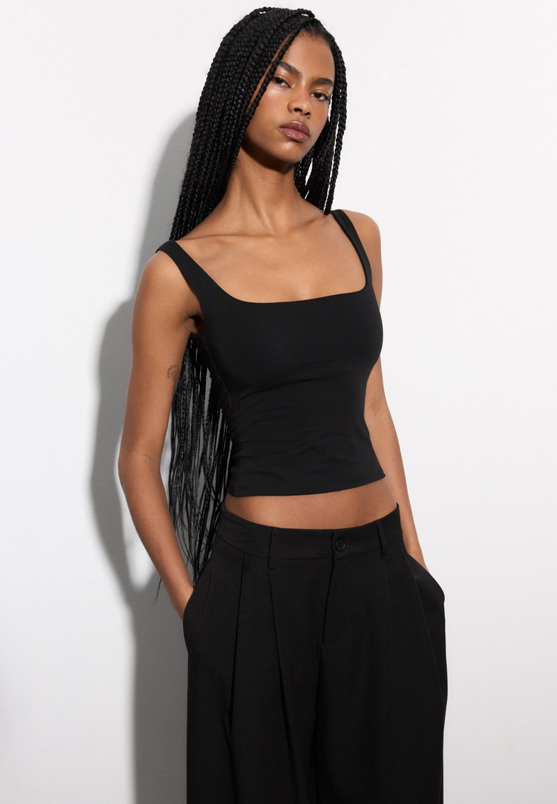 Майка с широкими бретелями