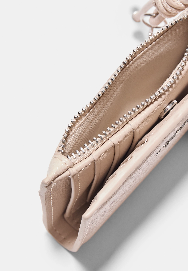 Кошелек-кардхолдер с деталью-пуллером