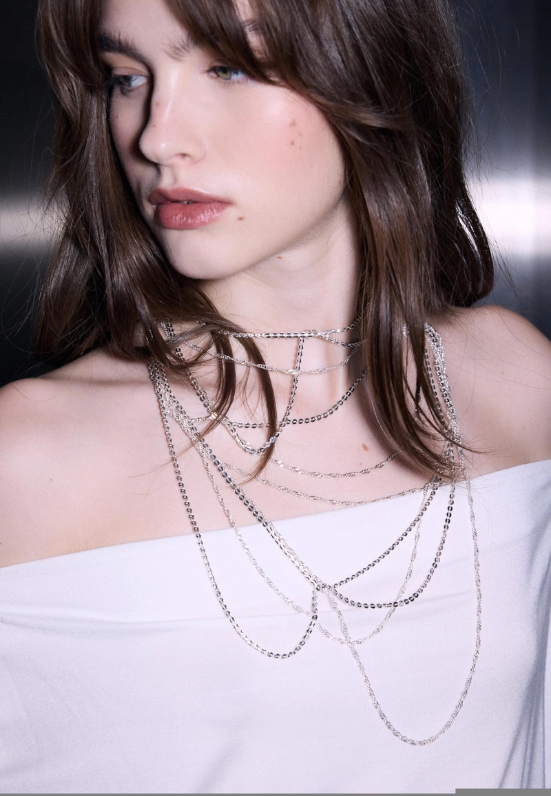 Длинное многорядное ожерелье