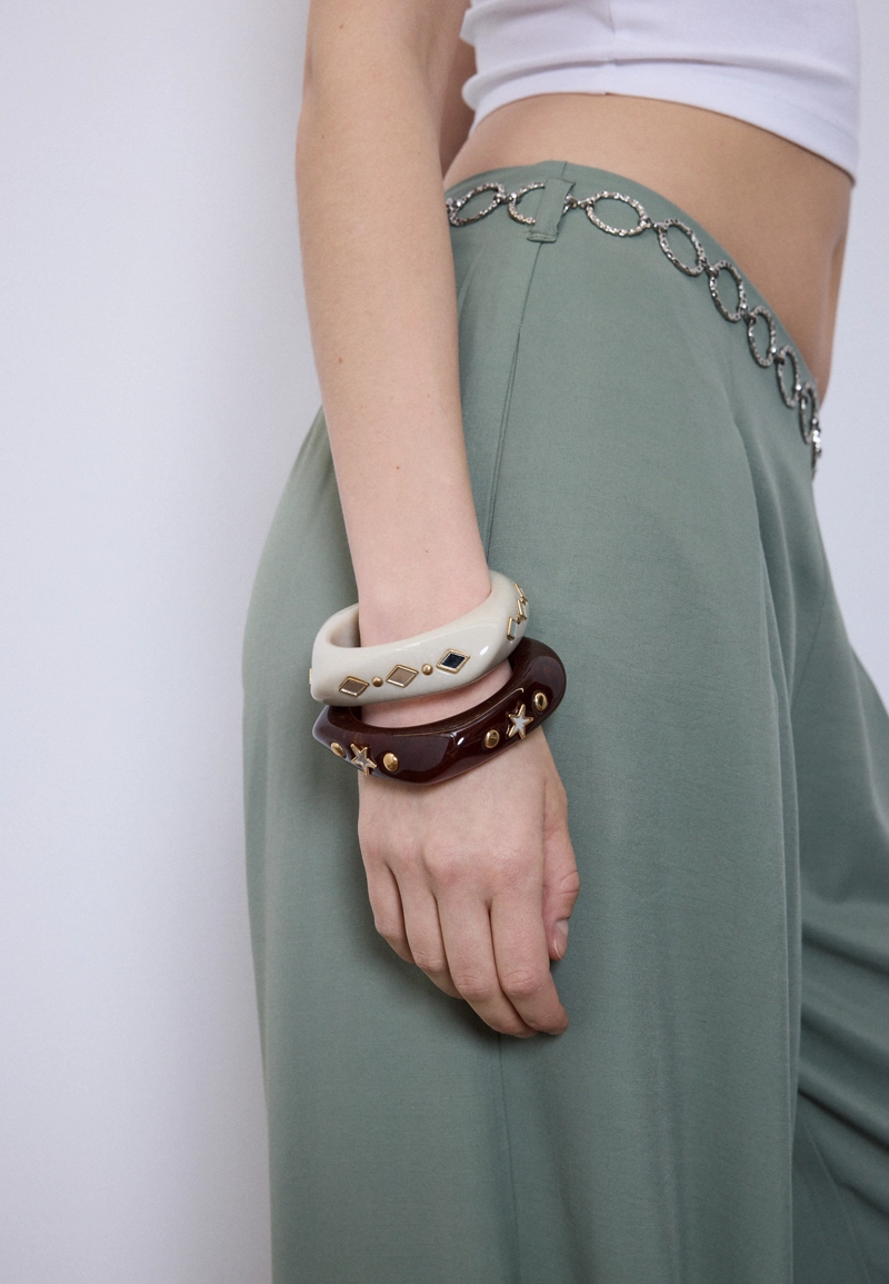 Набор из двух браслетов: со звездой и с камнем