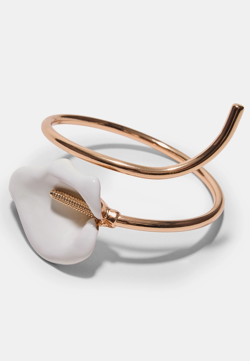 Браслет с цветком каллы