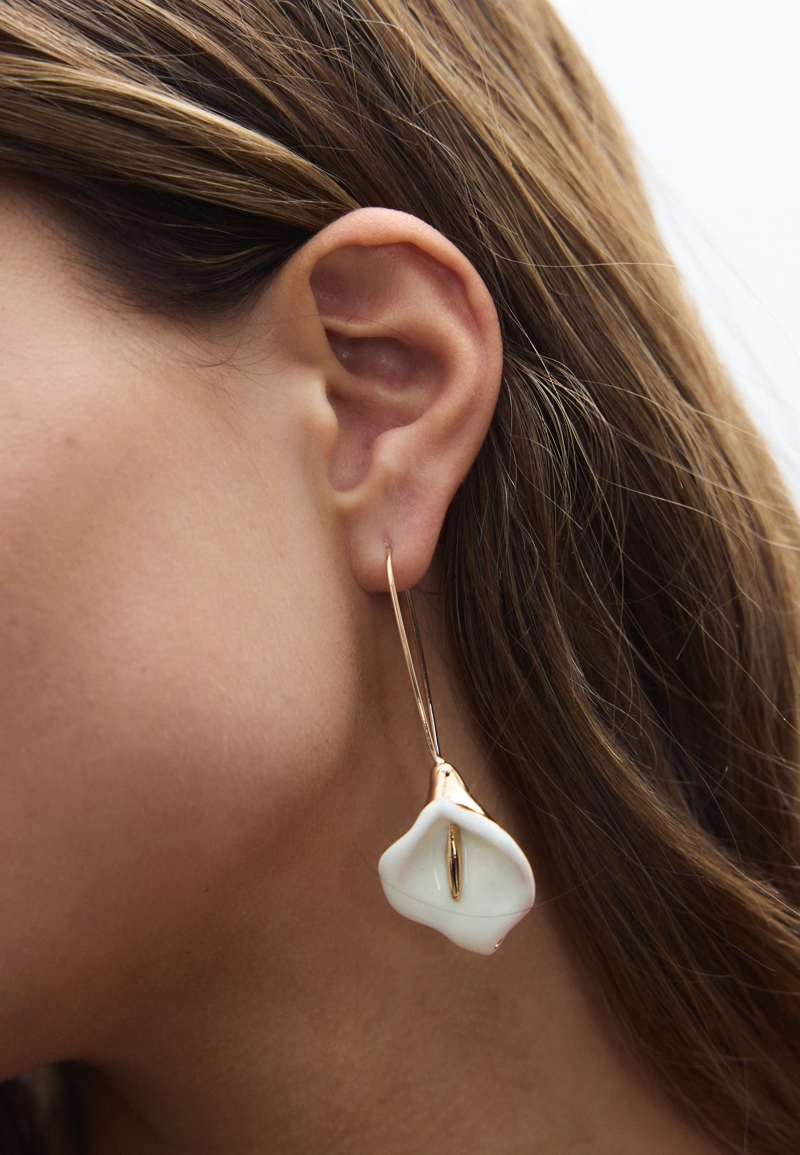 Серьги с цветком каллы