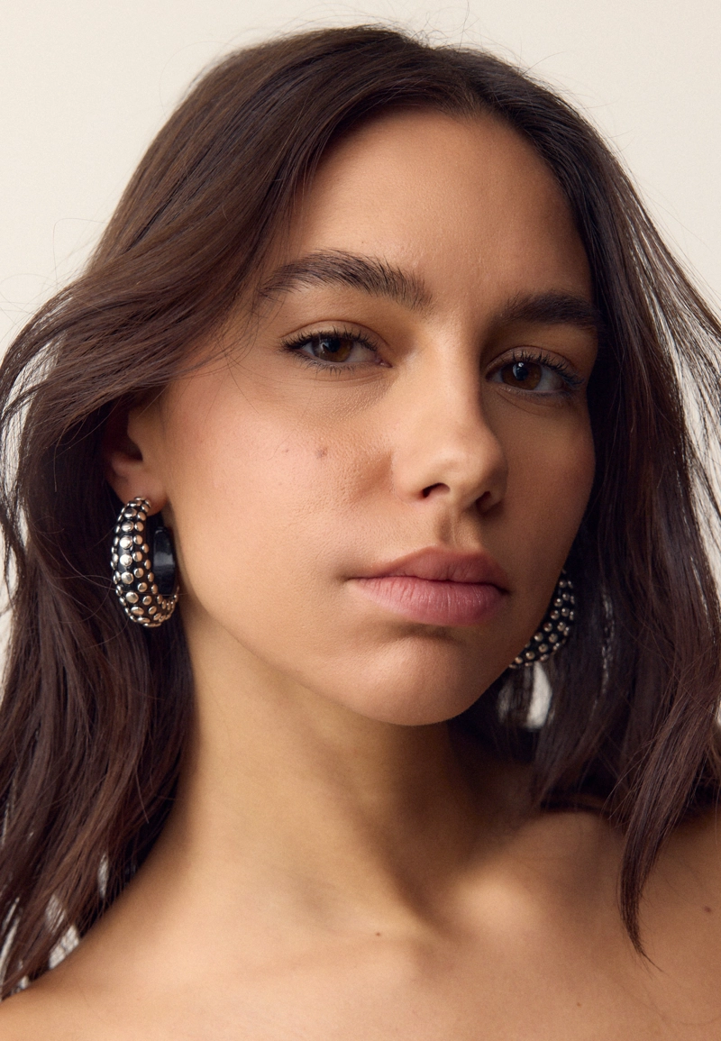 Серьги-кольца с заклепками