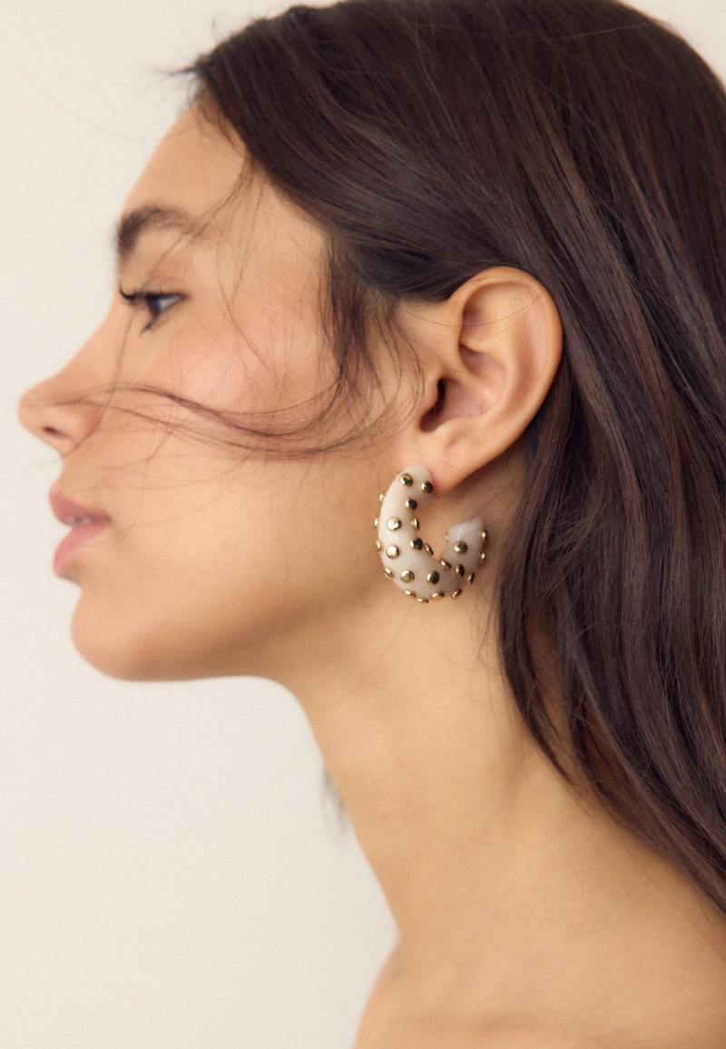 Серьги-кольца с заклепками