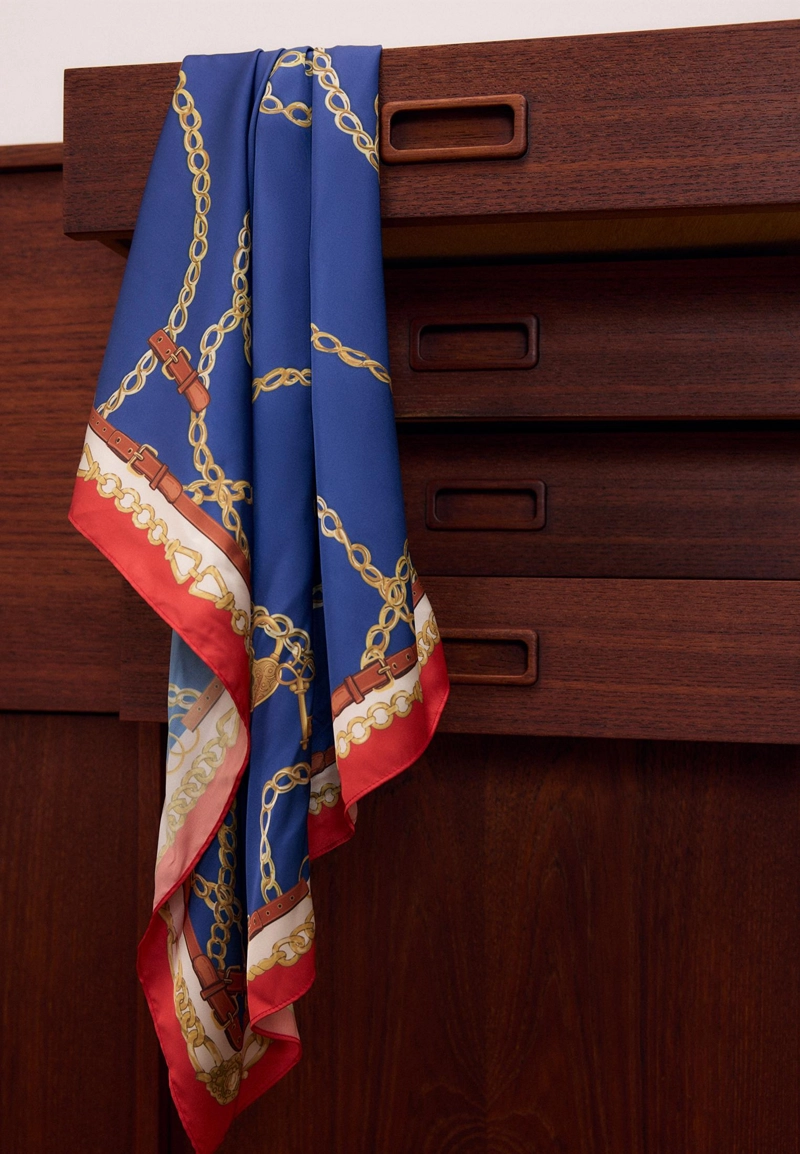 Шелковый платок с цепями
