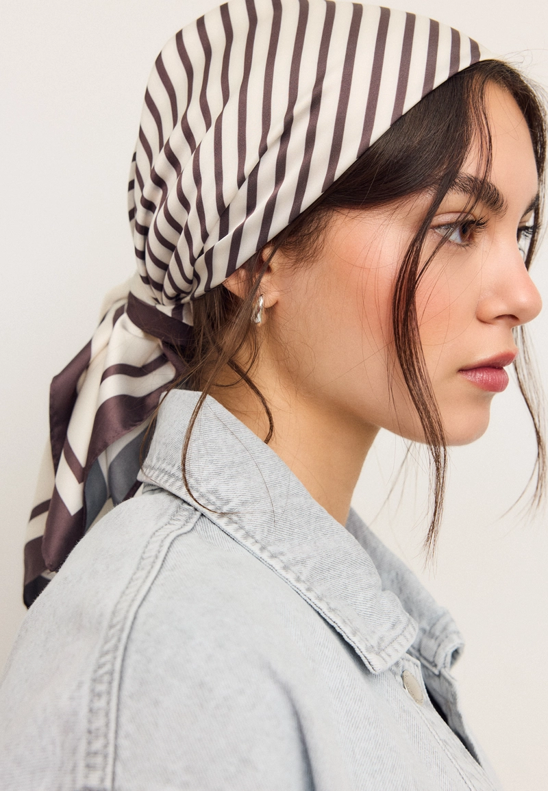 Платок в широкую полоску