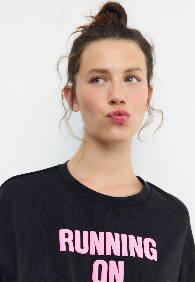 Укороченная футболка с принтом Caffeine