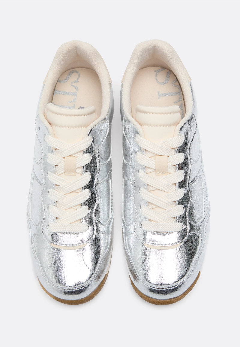 Кроссовки с металлическим блеском