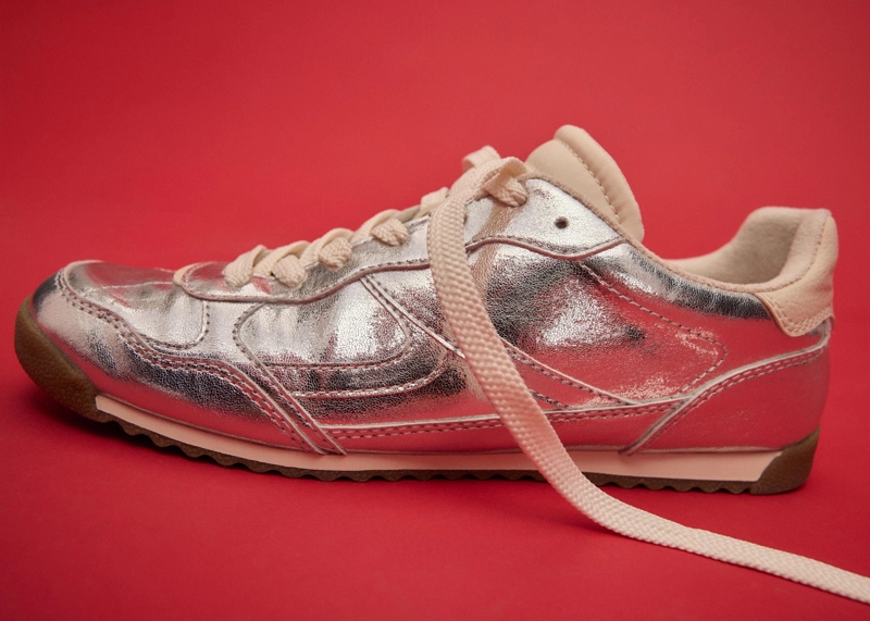 Кроссовки с металлическим блеском
