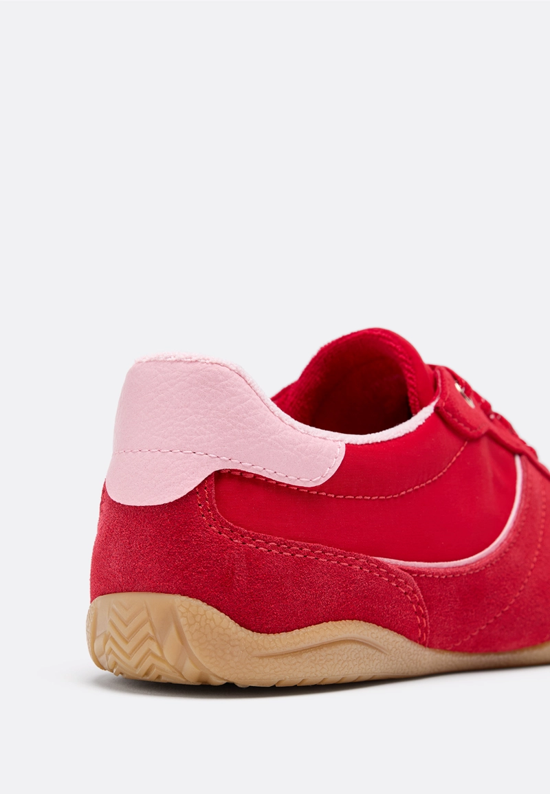 Тапочки на тонкой подошве с кожаными деталями