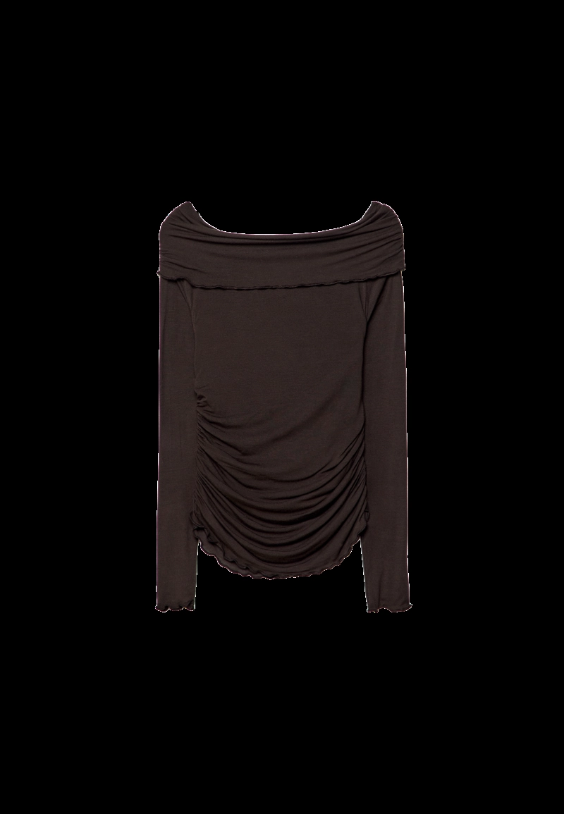 Футболка с рюшами и открытыми плечами