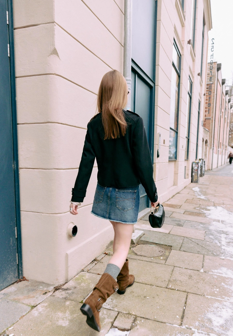 Приталенный пиджак с пуговицами с гравировкой