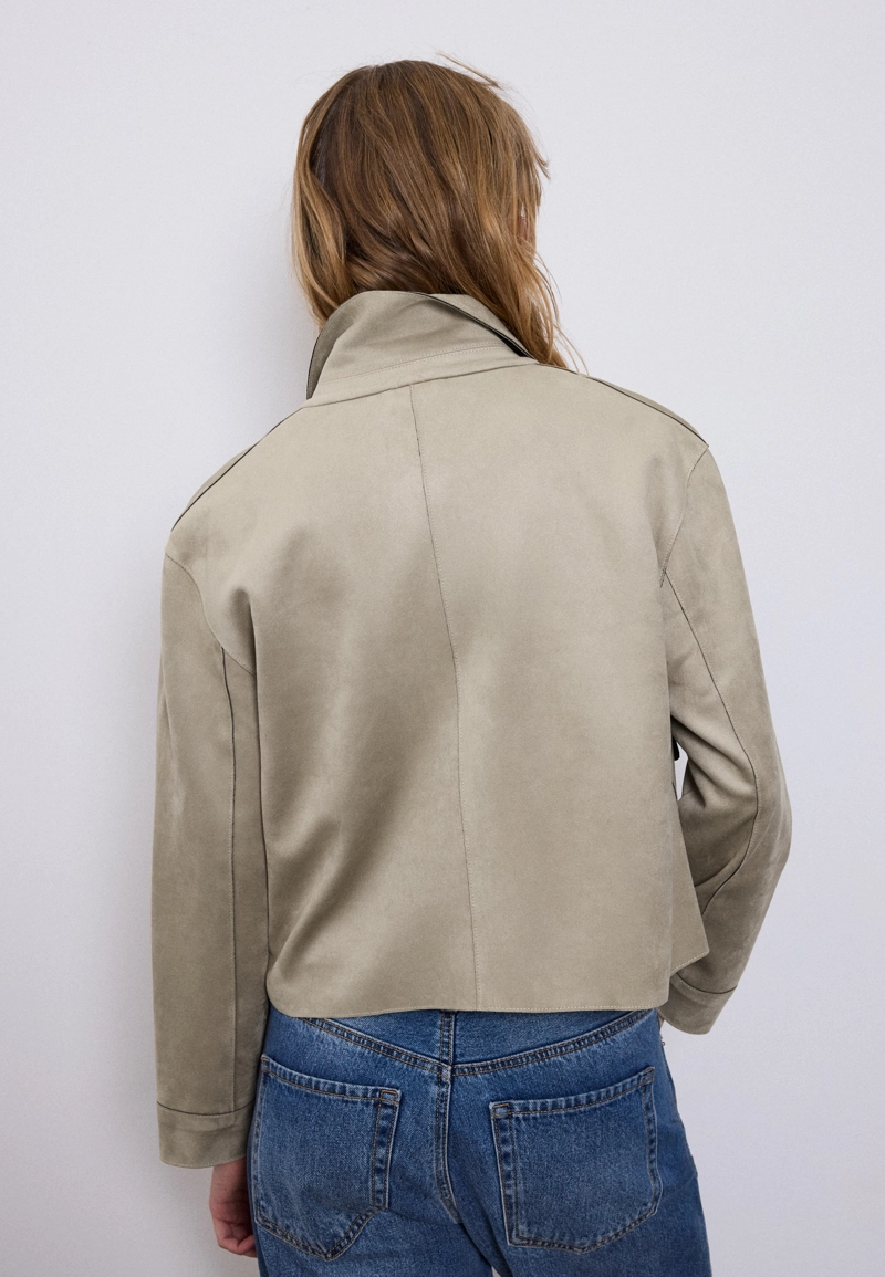 Куртка с карманами из искусственной замши